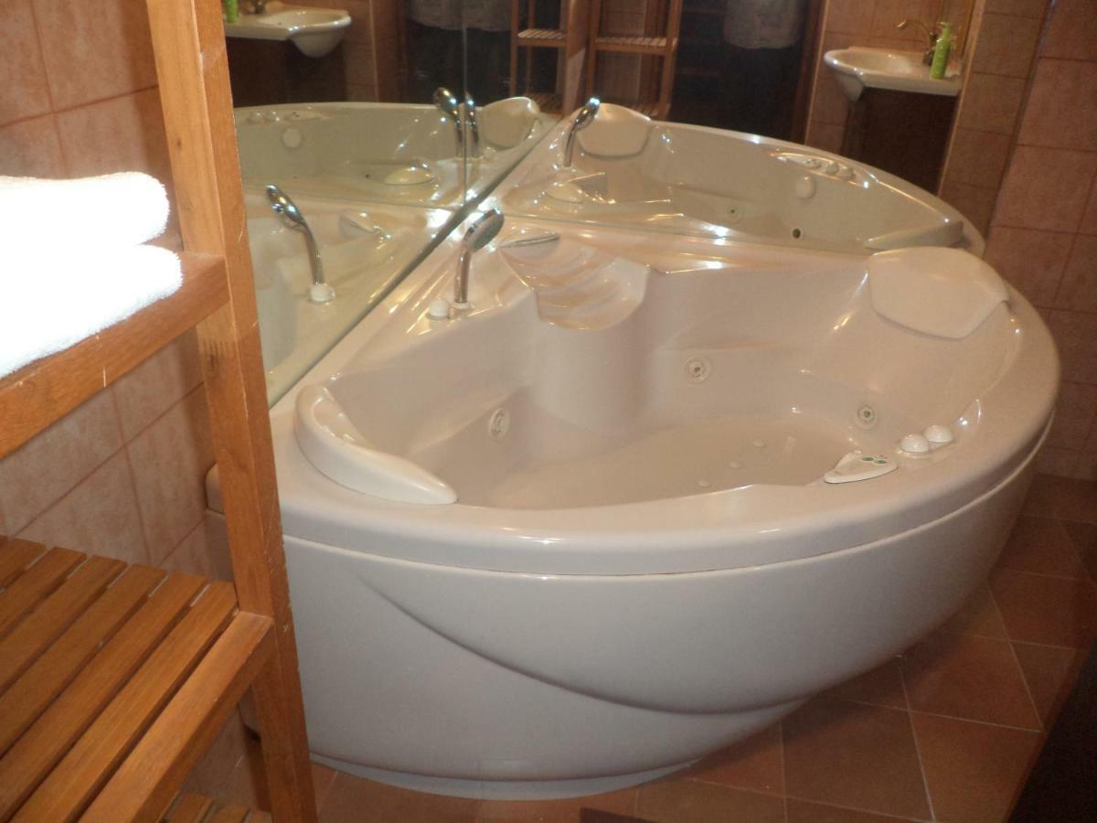 דירות רומא Jacuzzi Quo Vadis מראה חיצוני תמונה