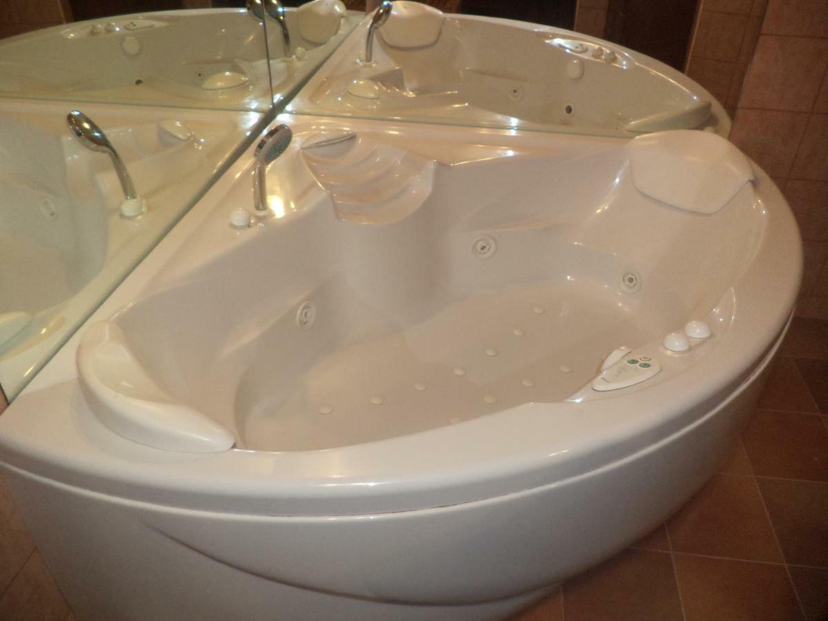 דירות רומא Jacuzzi Quo Vadis מראה חיצוני תמונה