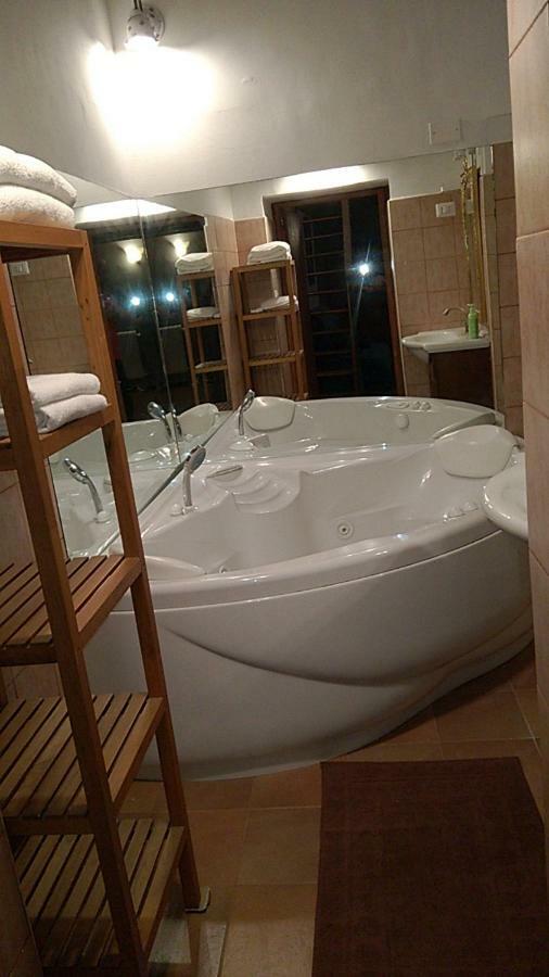 דירות רומא Jacuzzi Quo Vadis מראה חיצוני תמונה
